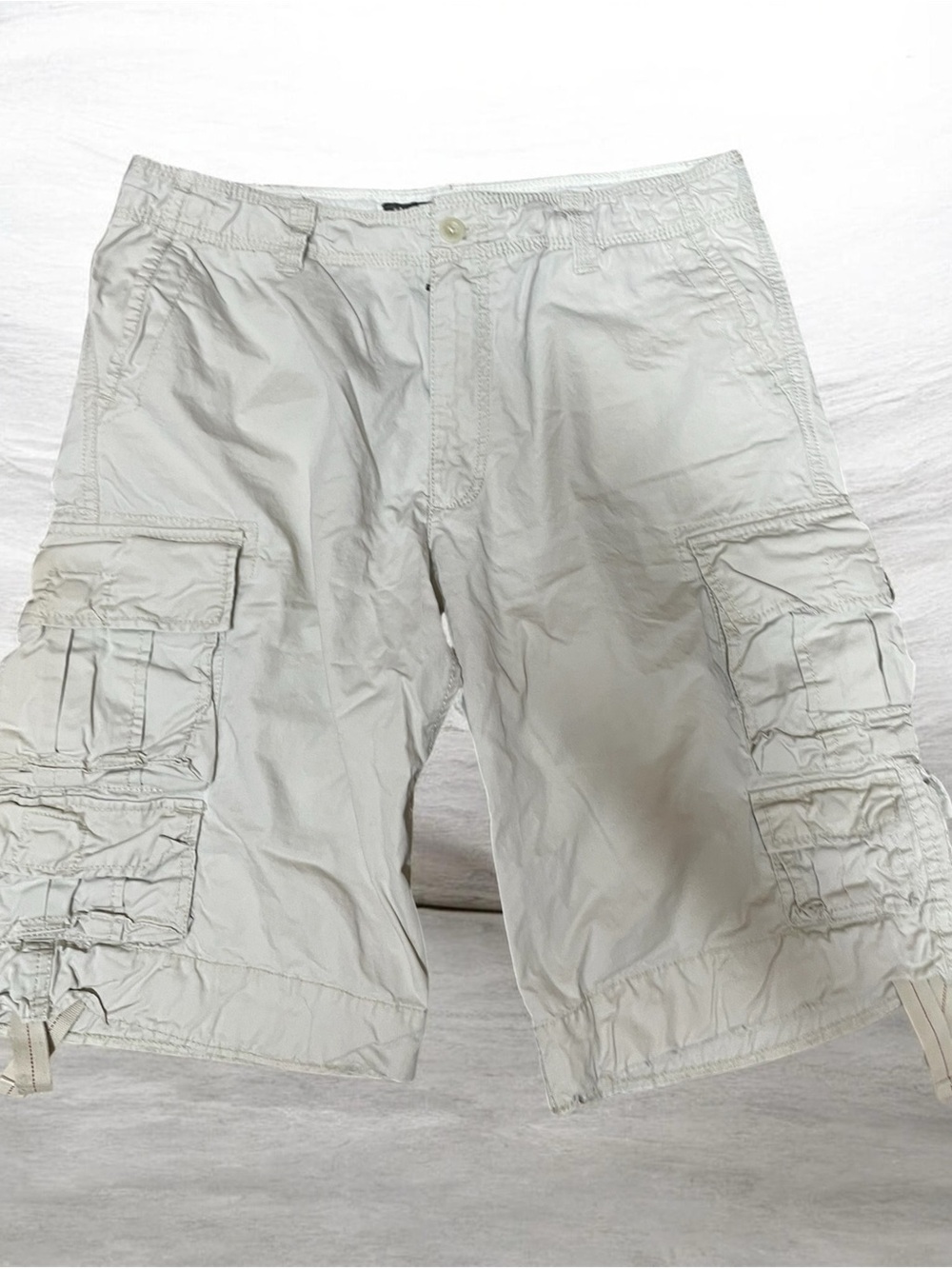 Men’s Loose Cargo Light Khaki Shorts, size 34